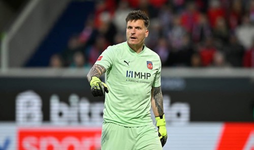 Goalkeeper Kevin Müller 1. FC Heidenheim 1846 FCH (01) Gesture Gesture Relegation, Bundesliga,