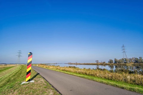 Cycle path along the West Oder, Lower Oder Valley National Park, Brandenburg, Germany