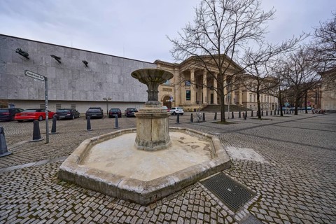 Parliament of Lower Saxony, Leineschloss, Schlossbrunnen Hannover, architect Dieter Oesterlen, bare