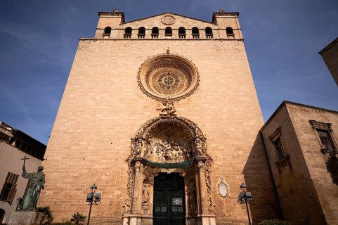 Portal with tympanum, Basilica of the Monastery of Sant Francesc, San Francisco, Palma de Majorca,