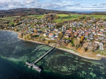 Aerial view of the municipality of Gaienhofen on the south side of the Höri peninsula with the
