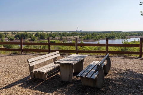 Viewpoint Bergener See with seating area, in the background the towers of the Schwarze Pumpe power