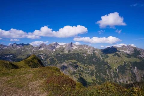 Mountain range with the three Schafalpenköpfe, Fiderescharte, 2214m, Roßgundkopf, 2139m,