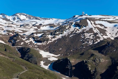 Snowy mountain landscape with clear blue sky and peaks in the background, mountains at Pico del