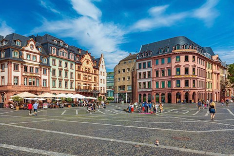 Market in Mainz, historic houses in the old town, Rhineland-Palatinate, Germany