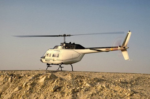 Oil industry in the Ras Tanura area, Saudi Arabia, Bell 206 JetRanger helicopter 1979