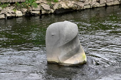 Memorial stone for Tuffi, the Indian elephant cow that fell from the suspension railway into the