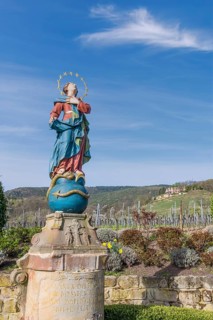 The Haardt Madonna on the wine and stone nature trail, Kropsburg Castle in the background, Sankt