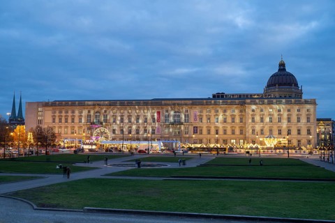 Humboldt Forum, Berlin Palace, Christmas market in front, Lustgarten, Blue Hour, Mitte, Berlin,
