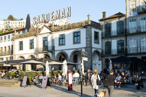 Sign above Sandeman port wine lodge, Avenida de Diogo Leite, Vila Nova de Gaia, Porto, Portugal
