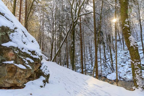 Hiking trail in the snow in the Wesenitz valley along the Wesenitz, Dürrröhrsdorf-Dittersbach,
