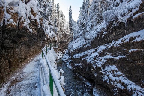 Winter, snowy landscape, river Breitach and hiking trail through the Breitachklamm gorge near
