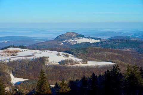 Snow-covered hills with a wide view and visible horizon under a clear sky, Milseburg,