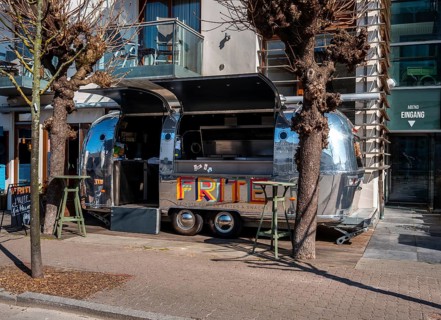 Chrome-plated trailer in nostalgic style, fast food truck, Binz, Rügen, Mecklenburg-Vorpommern,