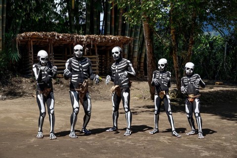 Natives with skeleton painting, Omo Bugamo tribe or skeleton people, Mount Hagen Festival in the
