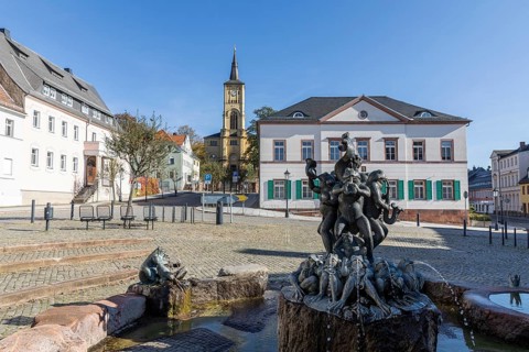 Frog fountain on the market square, in the background the town church, Hartha, district of Central