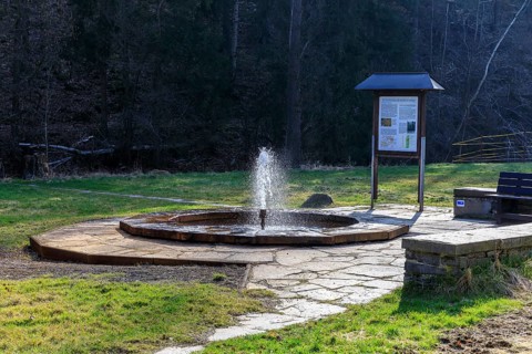 Neumühle thermal spring with a constant water temperature of 25 degrees Celsius, Geilsdorf,