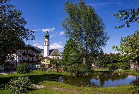 View of the village with parish church, Breitenbach am Inn, Inntal, Tyrol, Austria