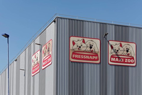 Fressnapf Maxi Zoo, logos on warehouse, specialised retail chain for pet supplies, pet food,