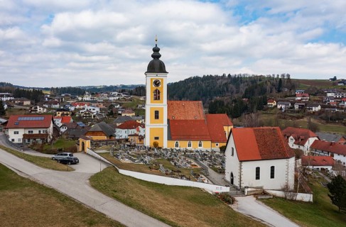 View of the village, parish church, Niederwaldkirchen, Mühlviertel, Upper Austria, Austria