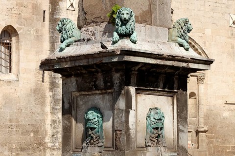 Fountain on the Place de la Republique, Arles, Département Bouches-du-Rhône, Provence, France