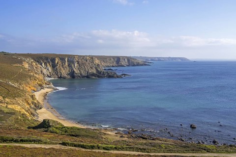 Sea cliffs along the Iroise Sea south of the Pointe de Dinan, Cap de la Chèvre on the Crozon