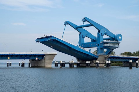 Bascule bridge opens, bascule bridge with balance beam, Peenestrom, Wolgast, Usedom Island,
