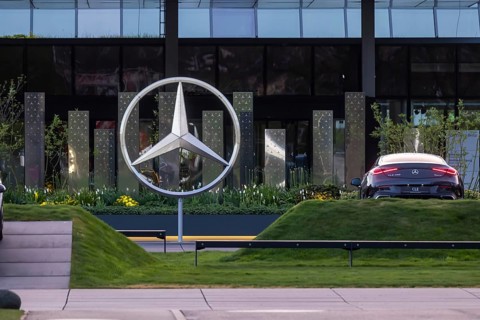Merecedes Sindelfingen plant. Mercedes-Benz Center of Excellence, Customer Centre. Mercedes star