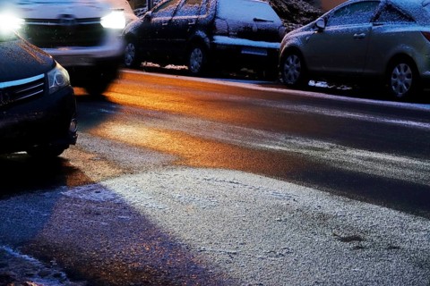 First snow, risk of slippery road traffic, road traffic, November, Germany