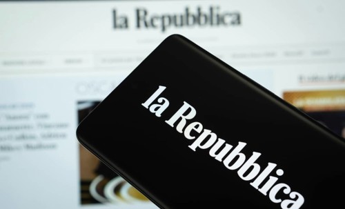 The logo of the newspaper la repubblica is displayed on a smartphone screen, and the website la