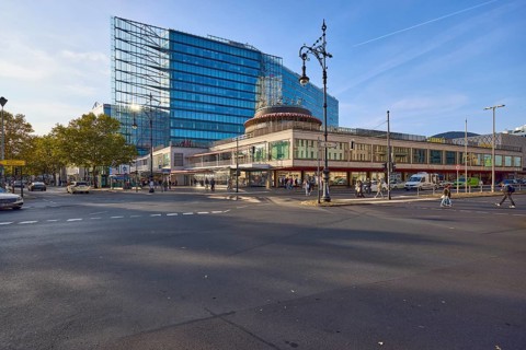 Kranzler Eck shopping centre and historic lantern at the intersection of Kurfürstendamm and