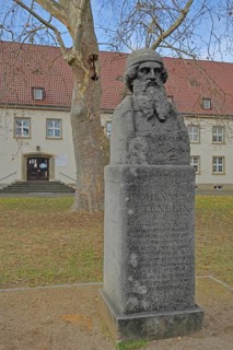 Gutenberg bust by unknown artist 1925, 1950, monument to Johannes Gutenberg, bust, stone, Campus