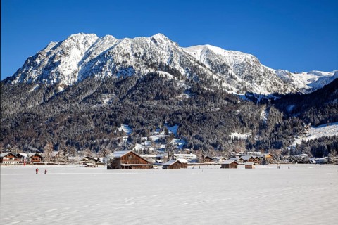 Winter landscape, snowy landscape, view of Oberstdorf, behind Rubihorn, Gaisalphorn, Geißfuß,