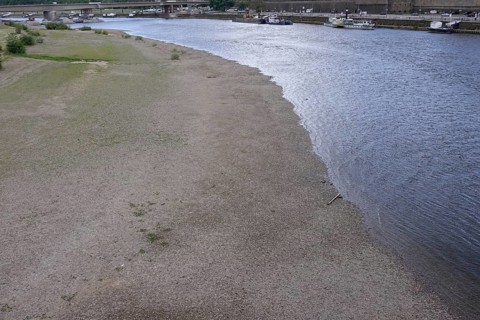 Drought, Elbe in Dresden with low water, end of May 2025, Saxony, Germany