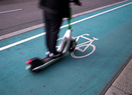 Scooter, e-scooter, electric scooter, scooter, on cycle path, pictogram, logo, labelling, next to