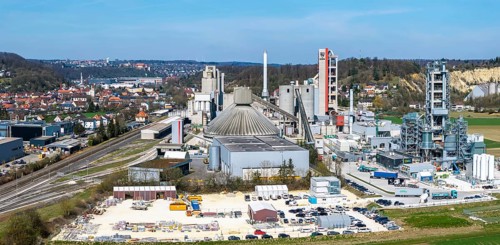 SCHWENK cement plant in Heidenheim-Mergelstetten. In the foreground on the right, research facility