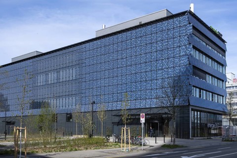 Company building Energy 360° solar panel