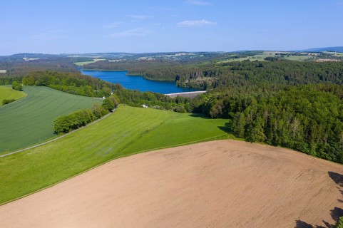 Aerial view of the Saidenbach dam with dam wall from the west, Reifland, Pockau-Lengefeld,