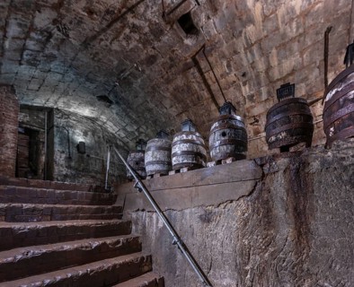 Historic rock cellar, beer cellar of an inn, built in the 17th century, market square, Lauf an der