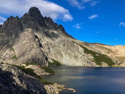 The summit of Cerro Negro with the Refugio Laguna Negra mountain hut and the mountain lake of the