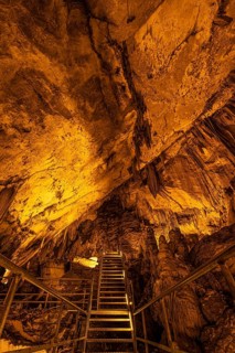 The cave is located about 11 kilometres from Alanya on the western slope of Cebeli Reis Mountain,