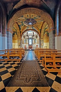 St. Maria and Clemens, Romanesque double church, lower church, view into the choir with ceiling