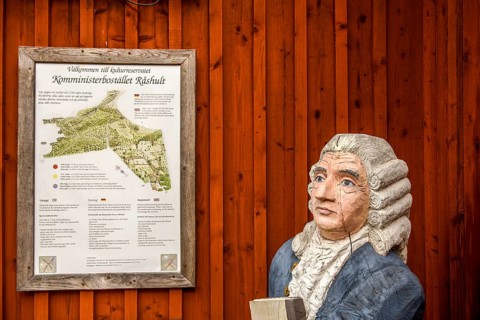Wooden statue of botanist and founder of the binary nomenclature Carl von Linné with white hair and