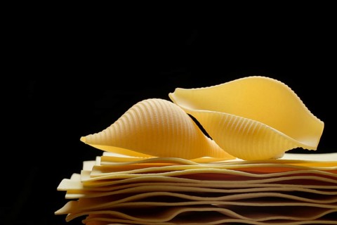 Uncooked lasagna leaves and mussel noodles, conchiglione