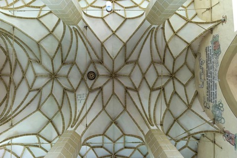 Net vault of the late Gothic three-nave hall church, 15th century, Birthälm fortified church,