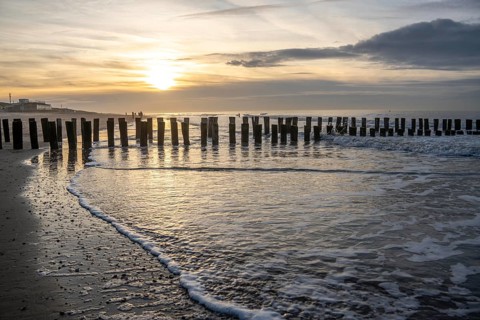 Coastal protection, through wooden posts, paalhoofden, on the beach, breakwater, the piles, some of