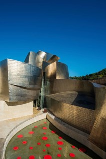 Guggenheim Museum Bilbao, architect Frank O. Gehry, Bilbao, Basque Country, Spain