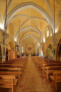 Interior view with chancel and pews of the Saint Michel church, Salon-de-Provence,