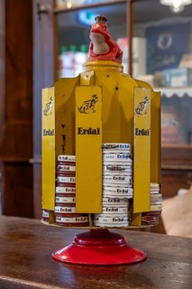 Erdal revolving stand for shoe polish in a former Thuringian drugstore from 1898, set up as a