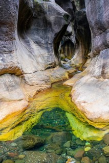 Clear water basin, Tugela Gorge or Tugela Gorge in the riverbed, Drakensberg National Park, KwaZulu